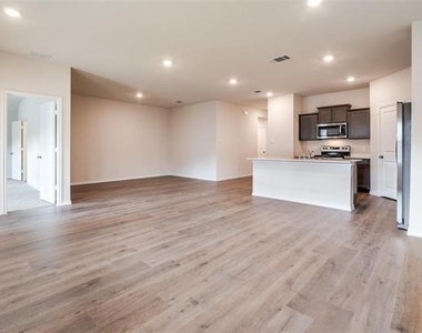 1819 Pecan Valley Drive - Photo Thumbnail 9