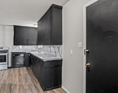 175 E Elm Street - Photo Thumbnail 9