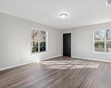 175 E Elm Street - Photo Thumbnail 16