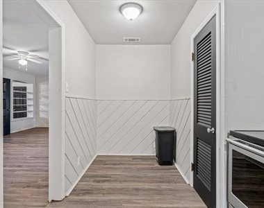 175 E Elm Street - Photo Thumbnail 11