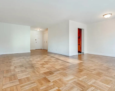 East 71st Street - Photo Thumbnail 3
