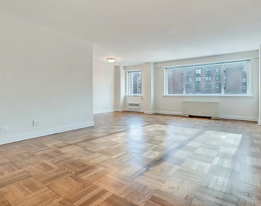 East 71st Street - Photo Thumbnail 2