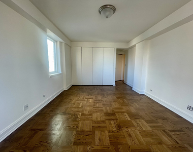East 71st Street - Photo Thumbnail 8