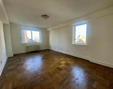 East 71st Street - Photo Thumbnail 7