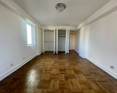 East 71st Street - Photo Thumbnail 6