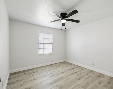 4314 Arrowwood Street - Photo Thumbnail 16