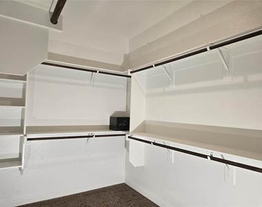 3913 Tunstall Drive - Photo Thumbnail 12