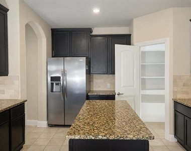 3913 Tunstall Drive - Photo Thumbnail 7