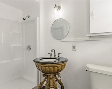 5821 Circular Drive - Photo Thumbnail 18