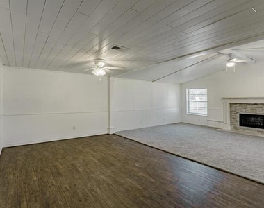 5821 Circular Drive - Photo Thumbnail 9