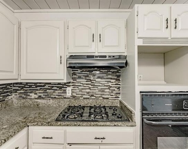 5821 Circular Drive - Photo Thumbnail 5