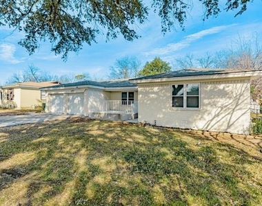 5821 Circular Drive - Photo Thumbnail 1