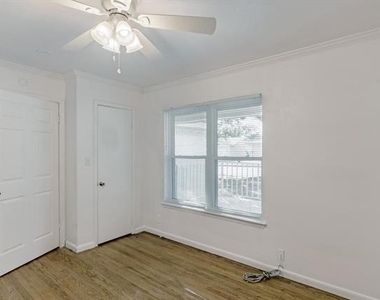 5821 Circular Drive - Photo Thumbnail 15