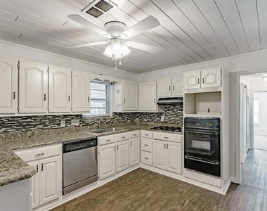 5821 Circular Drive - Photo Thumbnail 6