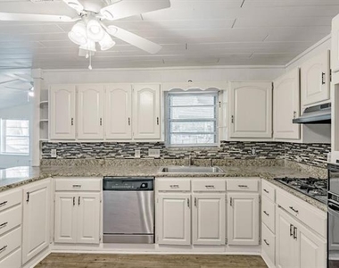 5821 Circular Drive - Photo Thumbnail 3