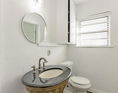 5821 Circular Drive - Photo Thumbnail 19