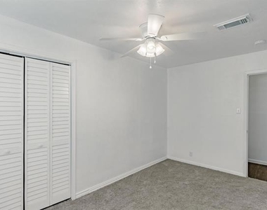 5821 Circular Drive - Photo Thumbnail 23