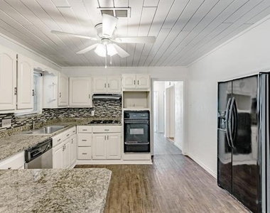 5821 Circular Drive - Photo Thumbnail 7