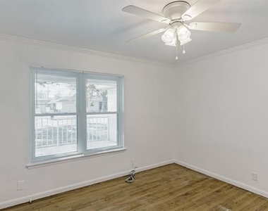 5821 Circular Drive - Photo Thumbnail 14