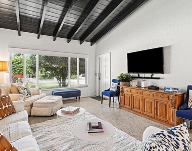 340 Ne 7th Avenue - Photo Thumbnail 9