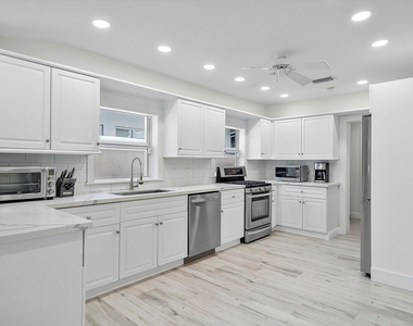 411 Poinciana Drive - Photo Thumbnail 9