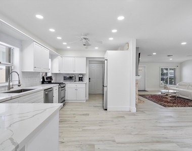 411 Poinciana Drive - Photo Thumbnail 8