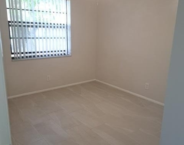2671 Riverside Drive - Photo Thumbnail 9