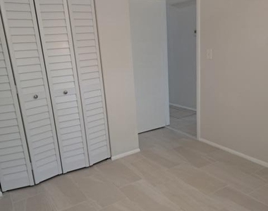2671 Riverside Drive - Photo Thumbnail 10