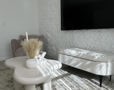 2526 Pierce Street - Photo Thumbnail 4