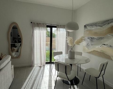 2526 Pierce Street - Photo Thumbnail 2