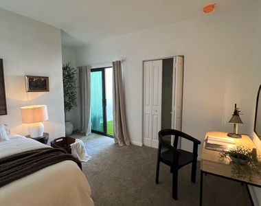 2526 Pierce Street - Photo Thumbnail 8