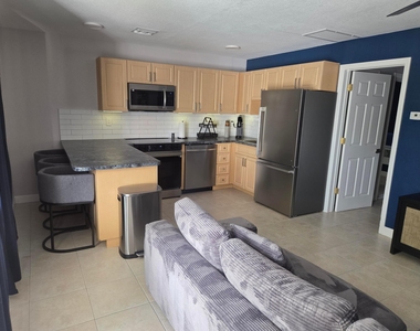 1301 Ne 16th Terrace - Photo Thumbnail 4