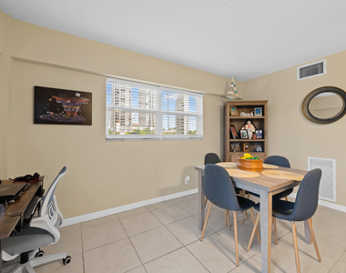 95 N Birch Road - Photo Thumbnail 5