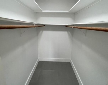 3605 Ne 32nd Avenue - Photo Thumbnail 6