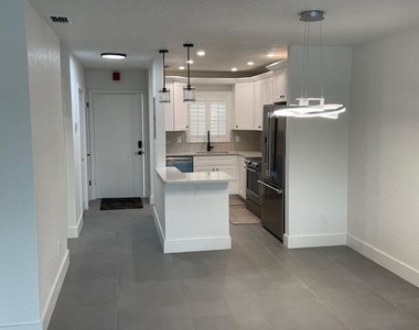 3605 Ne 32nd Avenue - Photo Thumbnail 2
