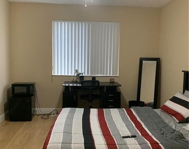 858 Nw 92nd Avenue - Photo Thumbnail 13