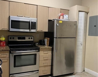 858 Nw 92nd Avenue - Photo Thumbnail 1