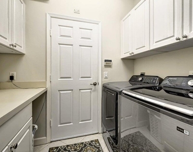 7602 Greenbrier Circle - Photo Thumbnail 23
