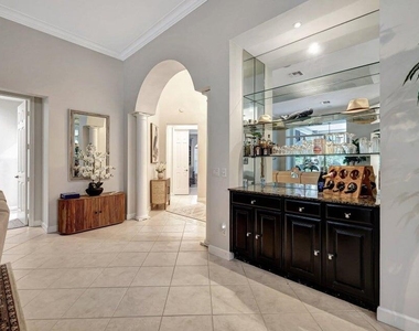 7602 Greenbrier Circle - Photo Thumbnail 6