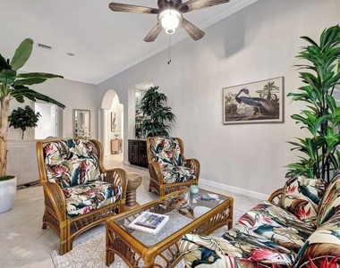 7602 Greenbrier Circle - Photo Thumbnail 12