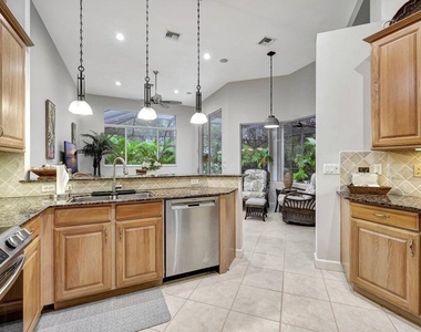 7602 Greenbrier Circle - Photo Thumbnail 13
