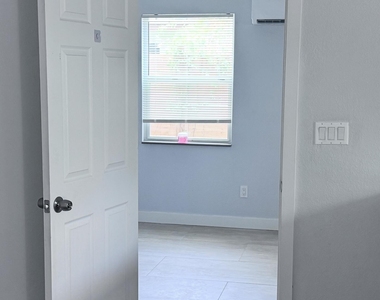 731 46th Street - Photo Thumbnail 9