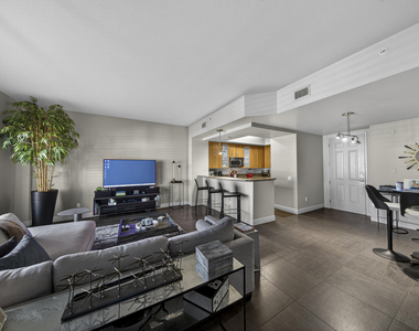 2633 Ne 14th Avenue - Photo Thumbnail 1