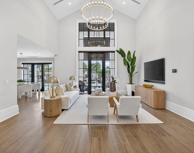 400 Mola Avenue - Photo Thumbnail 4