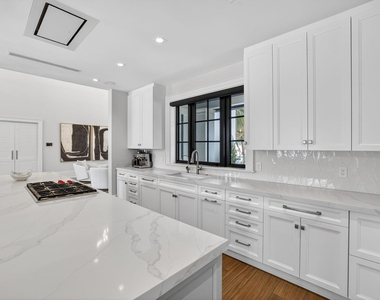 400 Mola Avenue - Photo Thumbnail 27