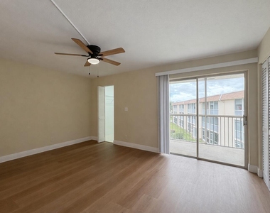 700 Village Green Court - Photo Thumbnail 12