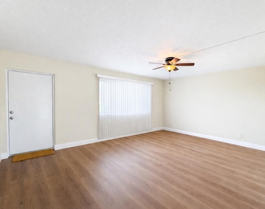 700 Village Green Court - Photo Thumbnail 5