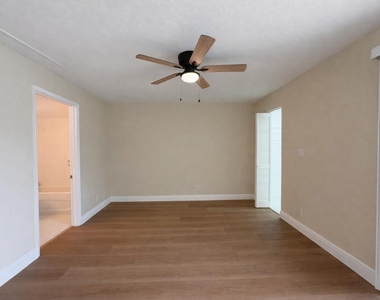 700 Village Green Court - Photo Thumbnail 13