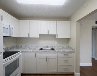700 Village Green Court - Photo Thumbnail 7