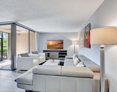2255 Lindell Boulevard - Photo Thumbnail 4